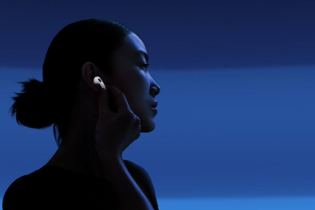 Tai nghe AirPods 5 pin dùng bao lâu và đánh giá thời lượng thực tế 6 AirPods 5 nổi bật với thời lượng nghe nhạc 4–7 giờ mỗi lần sạc và tổng thời gian sử dụng 20–22 giờ cùng hộp sạc
