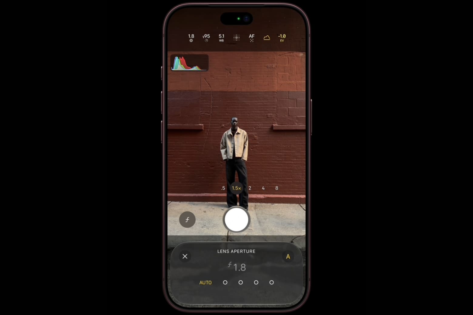 Final Cut Camera 2.4 chỉnh khẩu độ iPhone 18 Pro như thế nào? 12 Chủ động ánh sáng và chiều sâu giúp cảnh quay giàu cảm xúc