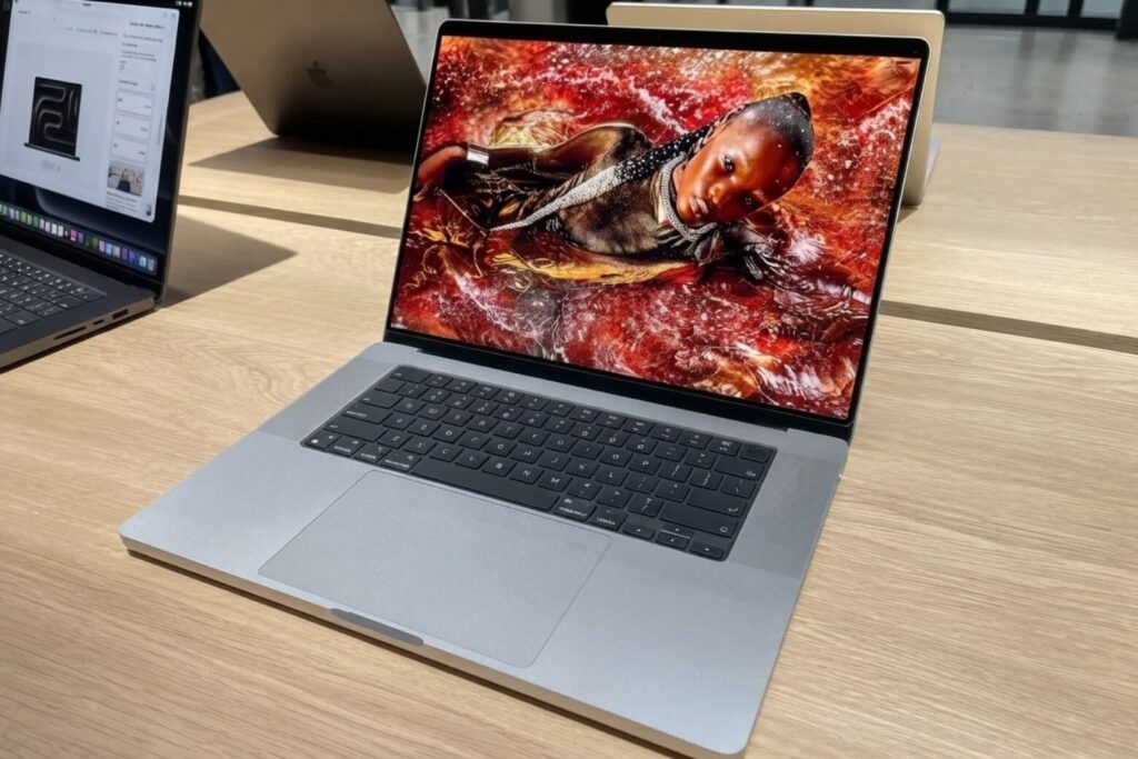 So sánh MacBook Pro M5 Max và MacBook Pro M4 Max: Đâu là điểm tựa hiệu năng cho dân chuyên nghiệp? 14 So sánh MacBook Pro M5 Max và MacBook Pro M4 Max: Đâu là điểm tựa hiệu năng cho dân chuyên nghiệp?