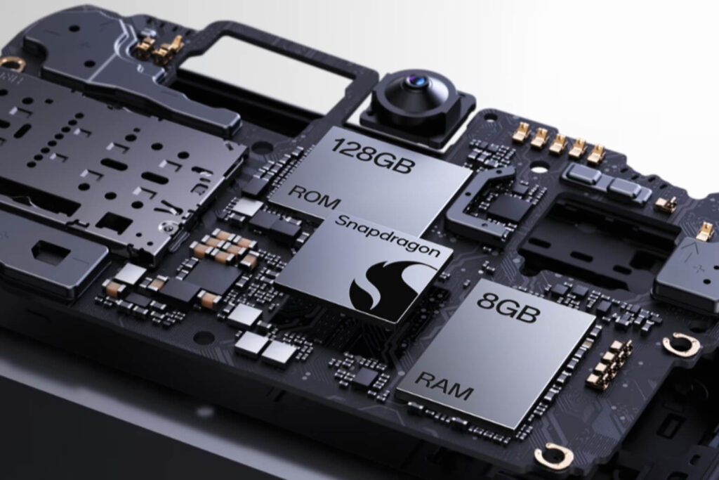 So sánh OPPO A6 và Samsung Galaxy A07 4G: Chọn pin 7000 mAh, kháng nước hay cập nhật 6 năm? 15 OPPO A6 nổi bật với Snapdragon 685 4G, RAM mở rộng và tản nhiệt buồng hơi 3.900mm², duy trì hiệu năng ổn định.