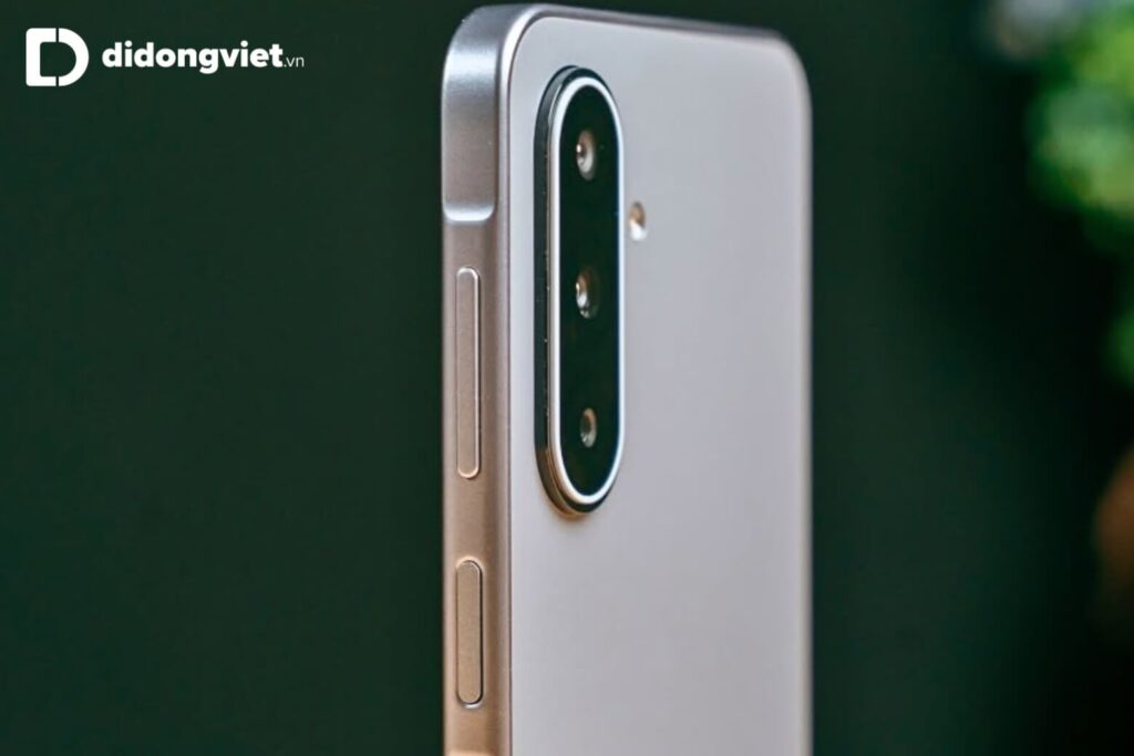 So sánh OPPO A6 và Samsung A17: Đâu là lựa chọn tối ưu? 24 Samsung Galaxy A17 nổi bật với IP54, kính Gorilla Glass Victus+ và 6 năm cập nhật bảo mật.