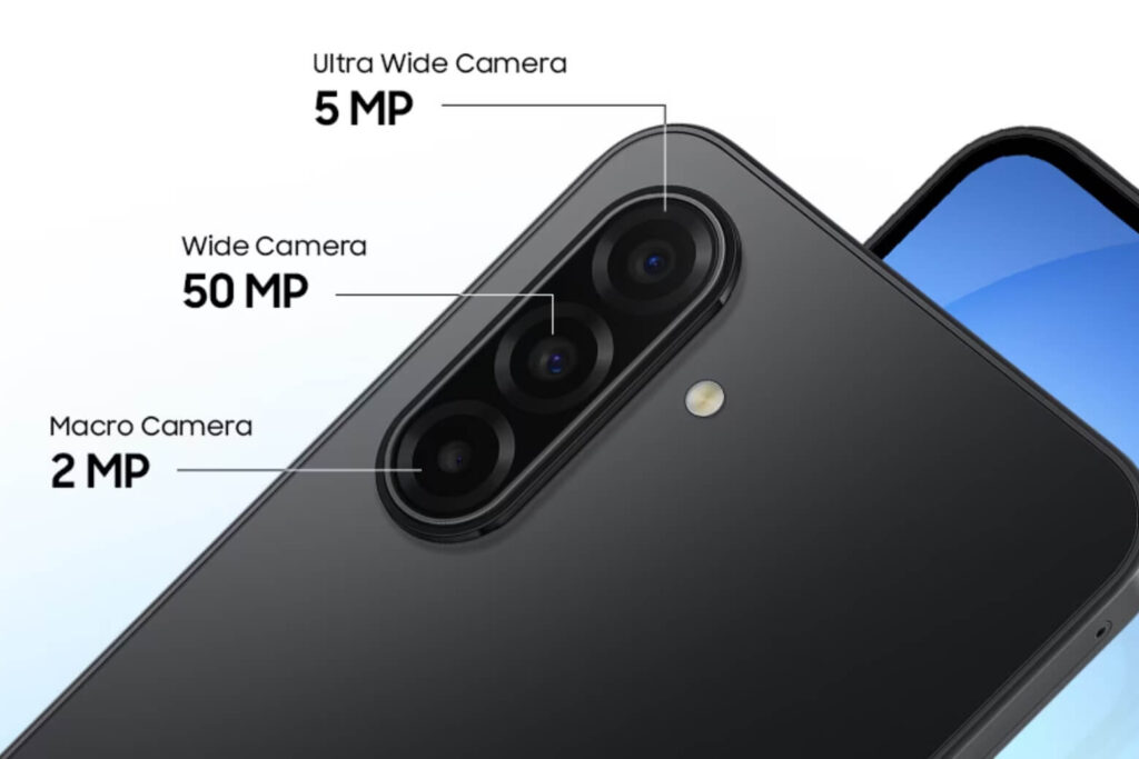 So sánh OPPO A6 và Samsung A17: Đâu là lựa chọn tối ưu? 19 Samsung Galaxy A17 nổi bật với cụm 3 camera 50MP, OIS và góc siêu rộng 5MP.