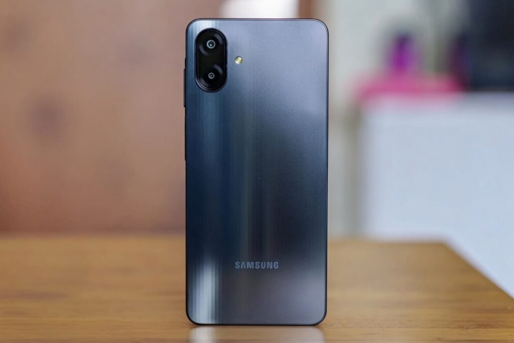 So sánh OPPO A7 Pro và Samsung Galaxy A07: Khác biệt phân khúc và tư vấn chọn mua 9 so sanh oppo a7 pro va samsung a07 kha nang chiu va dap va chong nuoc didongviet