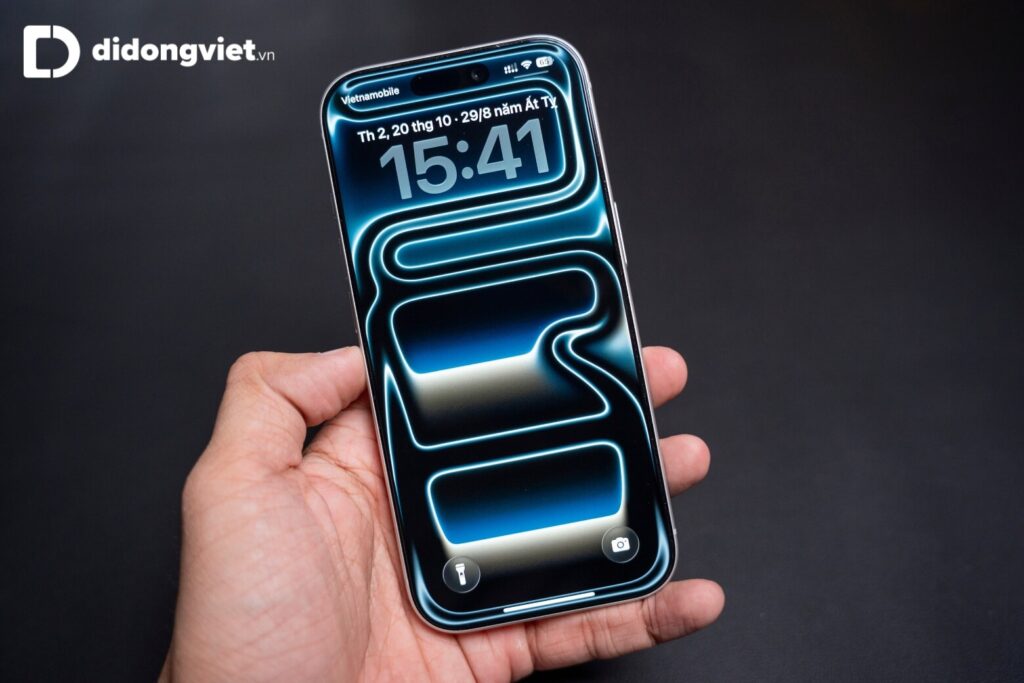 So sánh OPPO Find X10 và iPhone 17 Pro chi tiết về thông số và trải nghiệm thực tế 14 iPhone 17 Pro nổi bật với màn hình OLED 6,3 inch ProMotion 120Hz, độ sáng ngoài trời 3.000 nits.