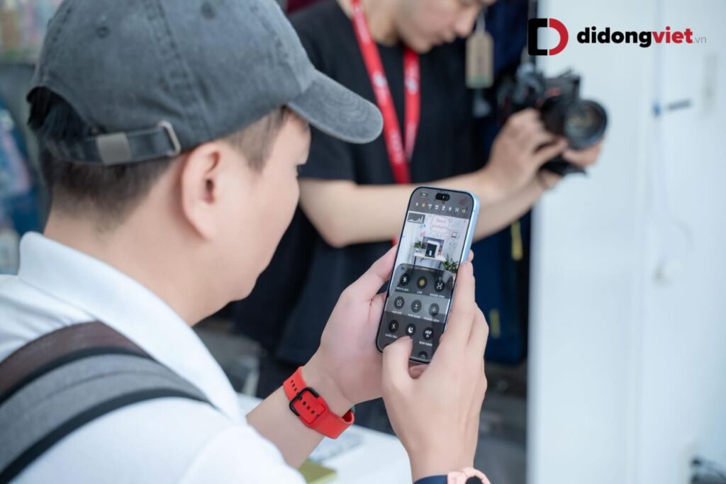 So sánh OPPO Find X10 và iPhone 18 Pro Max: Lựa chọn đột phá hay ổn định dài hạn? 15 iPhone 18 Pro Max nổi bật với camera zoom quang 4x, khẩu độ biến thiên và khả năng quay ProRes RAW chuyên nghiệp.