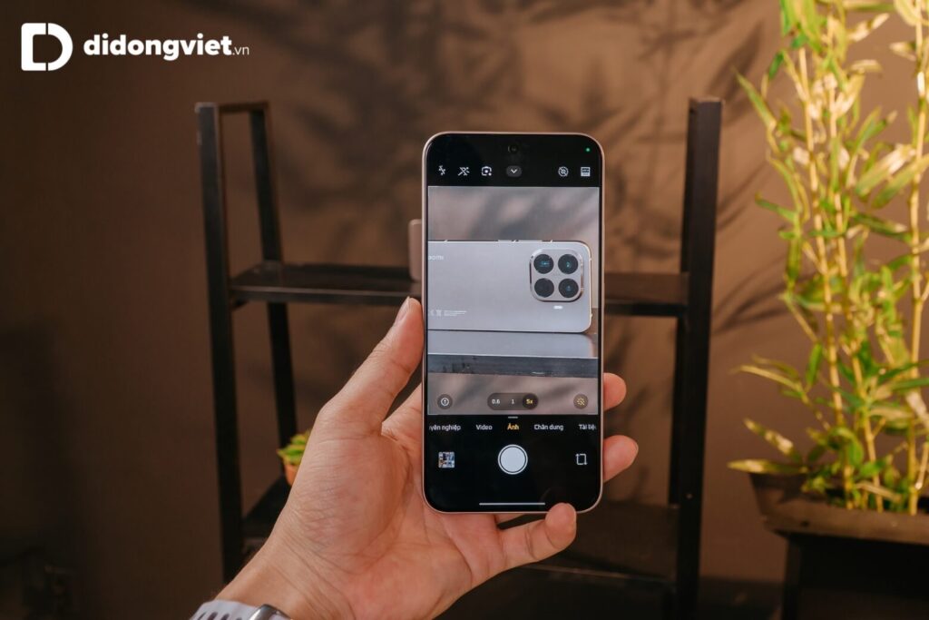 So sánh Xiaomi 15 và Xiaomi 15T: Khác biệt ở đâu và nên mua máy nào? 18 Xiaomi 15T sở hữu camera chính Light Fusion 800 1/1,55 inch cùng tele 50MP và góc siêu rộng 12MP.