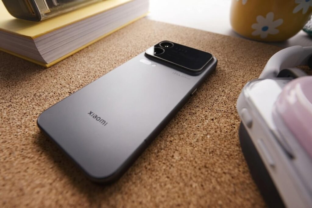 Trên tay Xiaomi 18 Pro Max: Màn hình phụ AI, chip 2nm và camera Leica 200MP 8 tren tay xiaomi 18 pro max ben trong hop co gi didongviet