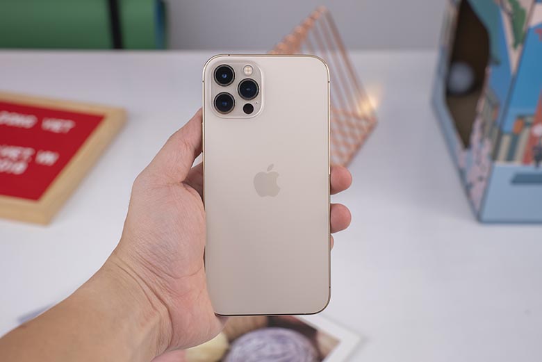 so sánh iPhone 11 Pro với iPhone 12 Pro