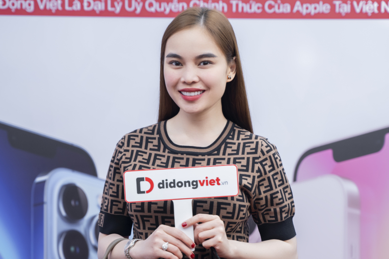 Nữ ca sĩ Giang Hồng Ngọc vô cùng hài lòng với chương trình Tradein iPhone 13 Pro Max tại Di Động Việt