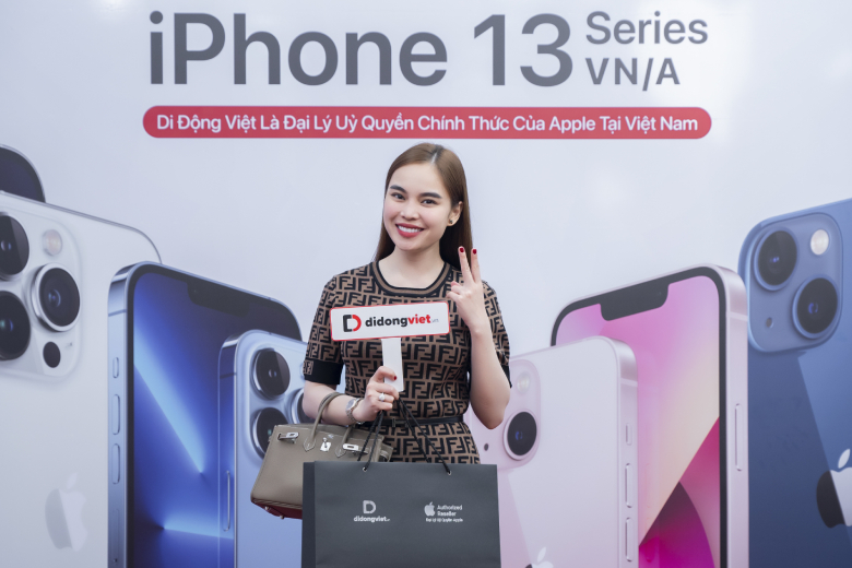 Nữ ca sĩ Giang Hồng Ngọc vô cùng hài lòng với chương trình Tradein iPhone 13 Pro Max tại Di Động Việt