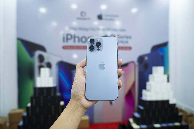 iPhone 13 Pro Max màu Sierra Blue