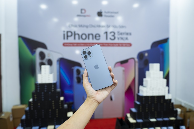 iPhone 13 Pro Max màu Sierra Blue