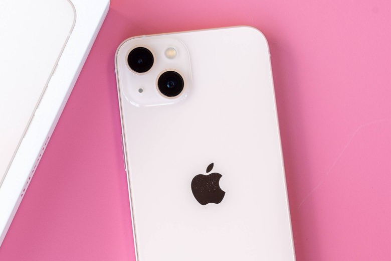 IPhone 13 màu trắng Starlight