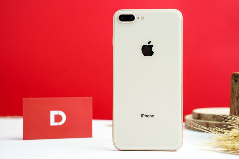 So sánh iPhone 8 Plus với XS