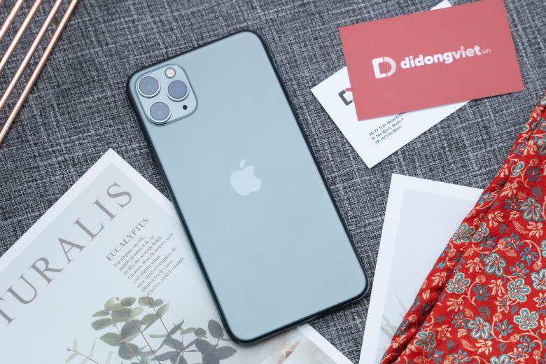 Qhathanisa i-iPhone 11 Pro ne-iPhone 11 Pro Max