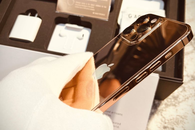 IPhone 13 Pro Max phiên bản vàng và kim cương hơn 130 triệu đồng tại Di Động Việt