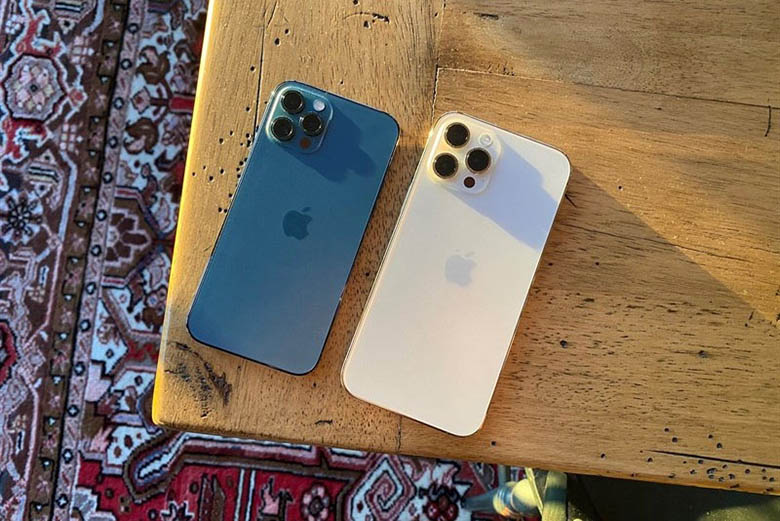 qhathanisa i-iphone 12 pro ne-iphone 12 pro max