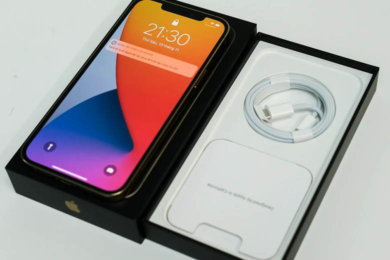 qhathanisa i-iphone 12 pro ne-iphone 12 pro max