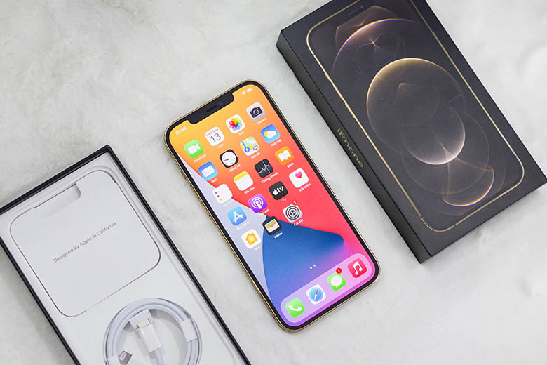 qhathanisa i-iphone 12 pro ne-iphone 12 pro max