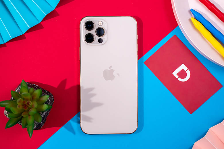 qhathanisa i-iphone 12 pro ne-iphone 12 pro max