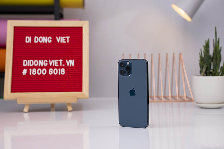 qhathanisa i-iphone 12 pro ne-iphone 12 pro max