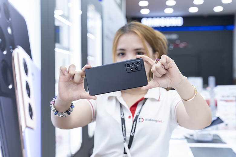 Thay mặt kính Samsung A52 giá bao nhiêu?